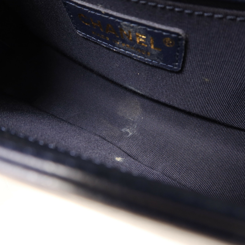 CHANEL 牛皮皮革Boy 20鏈帶肩背袋-19