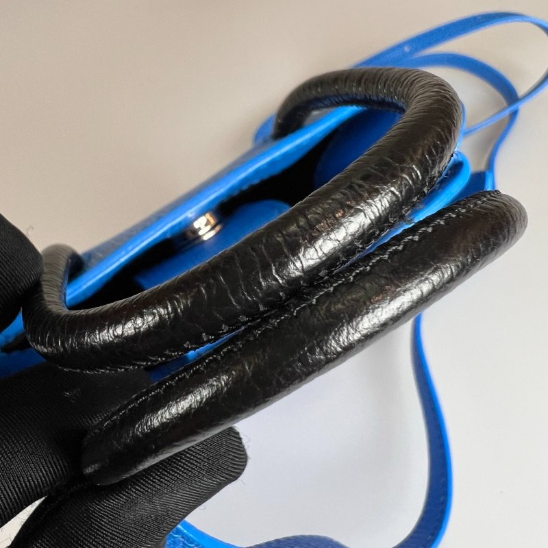 BALENCIAGA  藍拚黑手機包-7