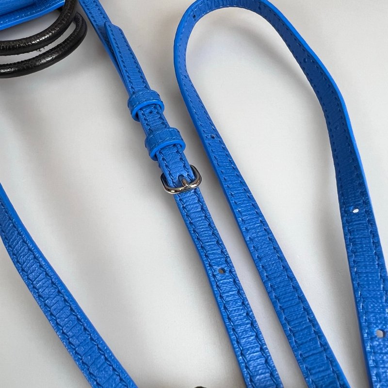 BALENCIAGA  藍拚黑手機包-8