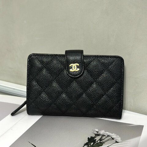 CHANEL 粒面牛皮雙折中夾 - 黑金19開