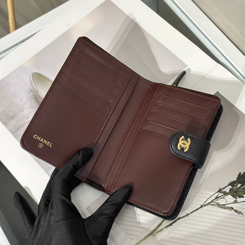 CHANEL 粒面牛皮雙折中夾 - 黑金19開-5