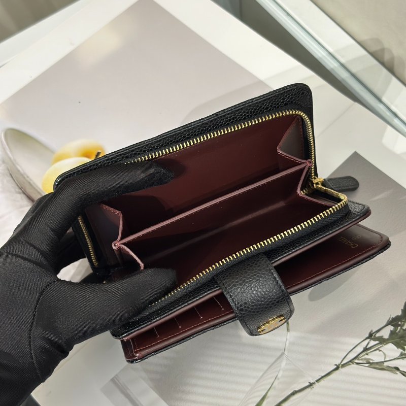 CHANEL 粒面牛皮雙折中夾 - 黑金19開-6