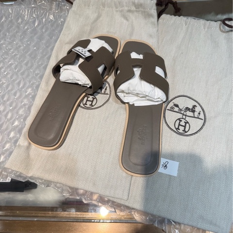 愛馬仕/Hermes Oran    全新未使用，有防塵袋   37碼