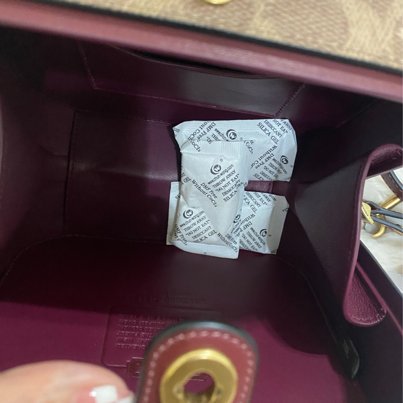 未使用 coach 手提肩背硬殼包(原價28800元)-24