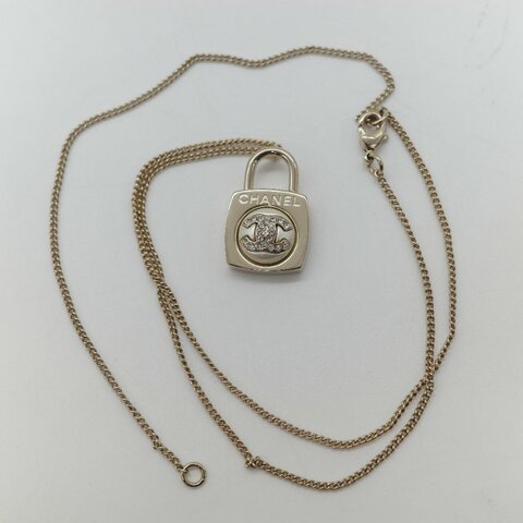 Chanel 香奈兒 CC Logo 水鑽 淡金色 鎖頭 項鍊