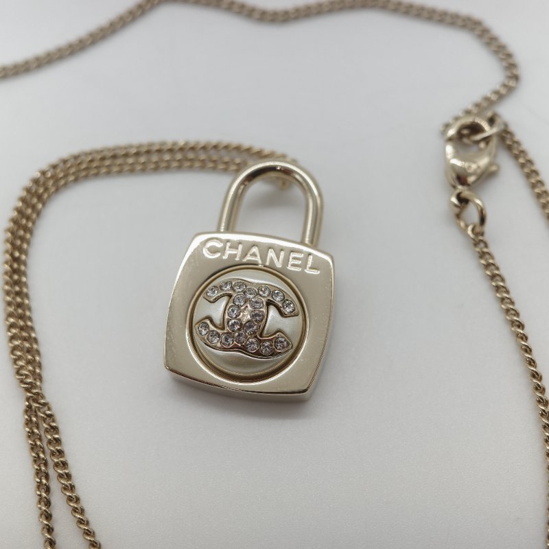 Chanel 香奈兒 CC Logo 水鑽 淡金色 鎖頭 項鍊-2