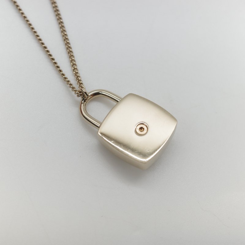 Chanel 香奈兒 CC Logo 水鑽 淡金色 鎖頭 項鍊-4