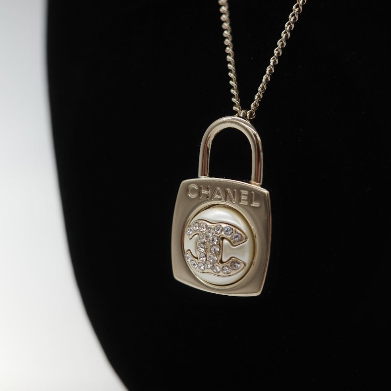 Chanel 香奈兒 CC Logo 水鑽 淡金色 鎖頭 項鍊-5
