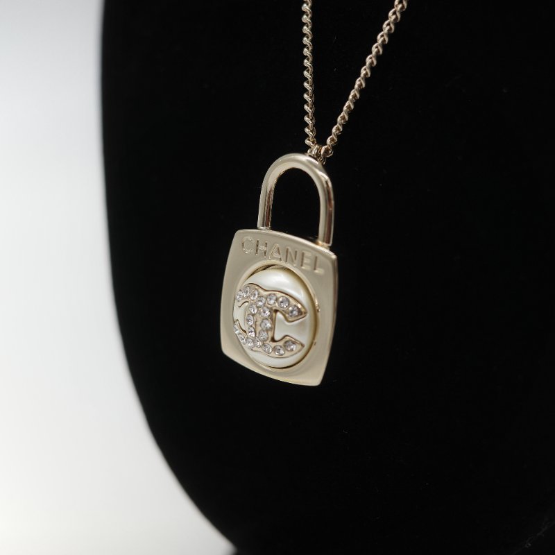 Chanel 香奈兒 CC Logo 水鑽 淡金色 鎖頭 項鍊-6