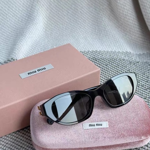 🌷新款！全新! Miu Miu Logo設計 太陽眼鏡/墨鏡 03s