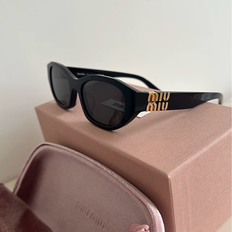 🌷新款!全新! Miu Miu Logo設計 太陽眼鏡/墨鏡 03s-3