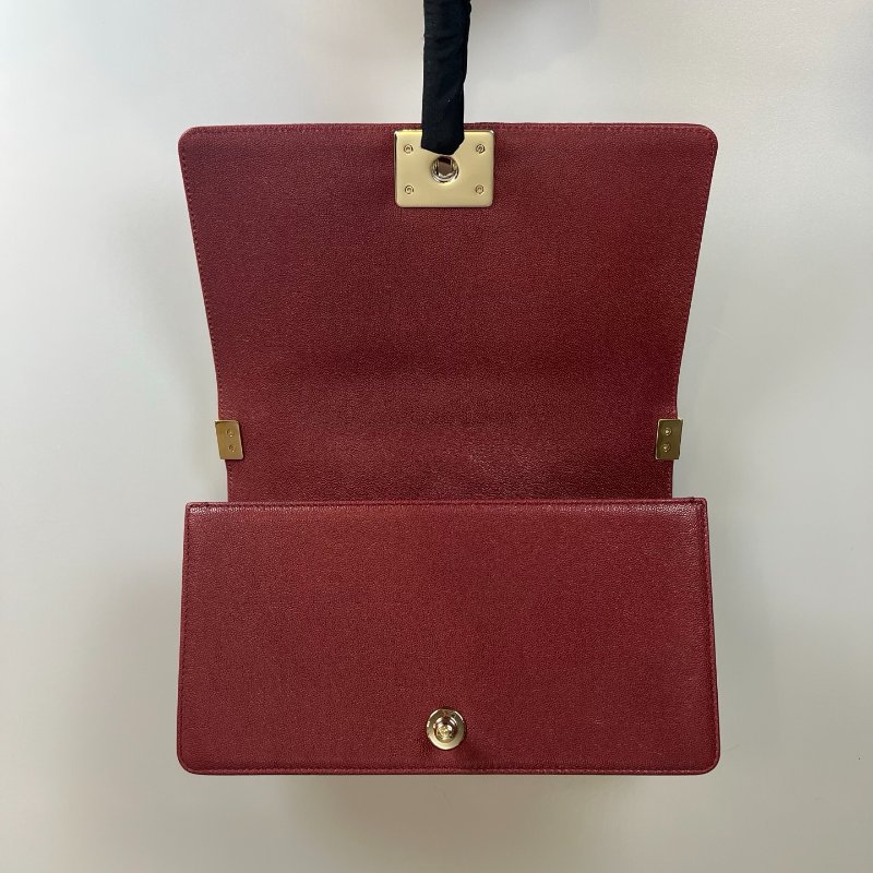 CHANEL BOY25酒紅荔枝V字紋側肩包-5