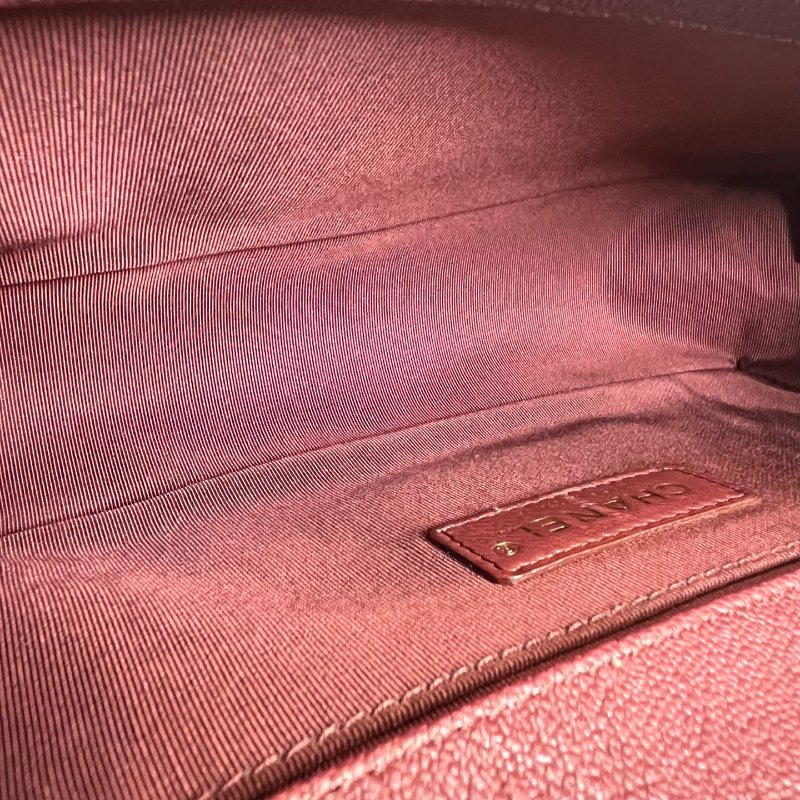 CHANEL BOY25酒紅荔枝V字紋側肩包-6