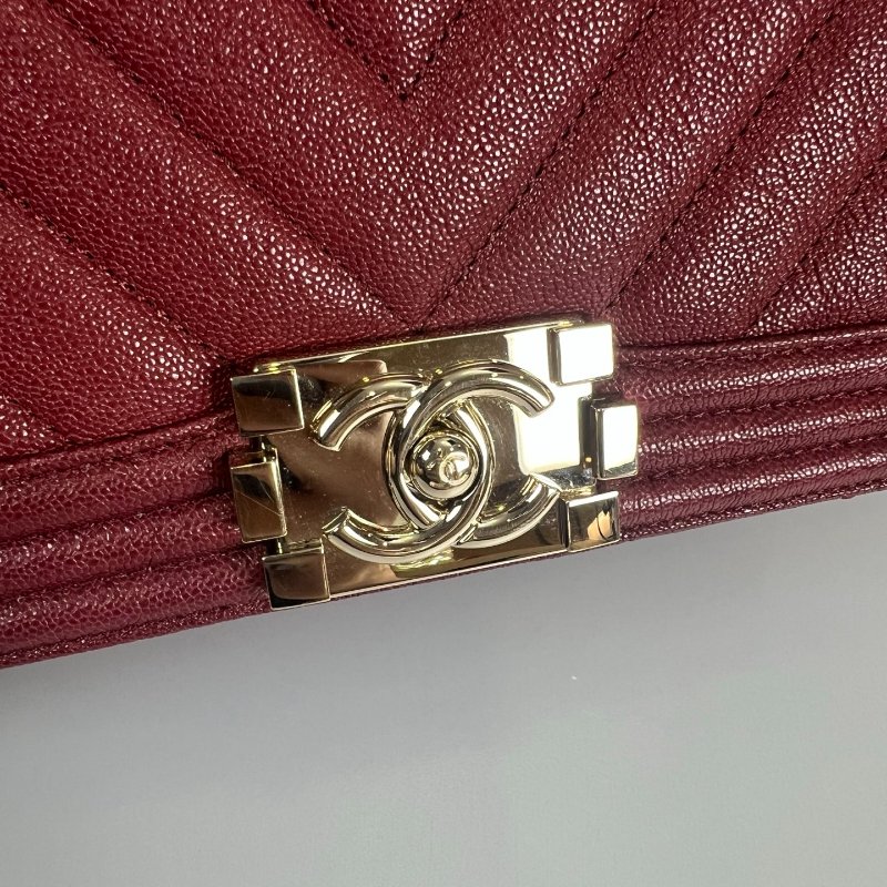 CHANEL BOY25酒紅荔枝V字紋側肩包-7