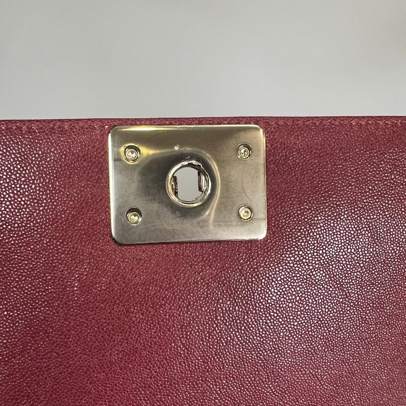 CHANEL BOY25酒紅荔枝V字紋側肩包-8