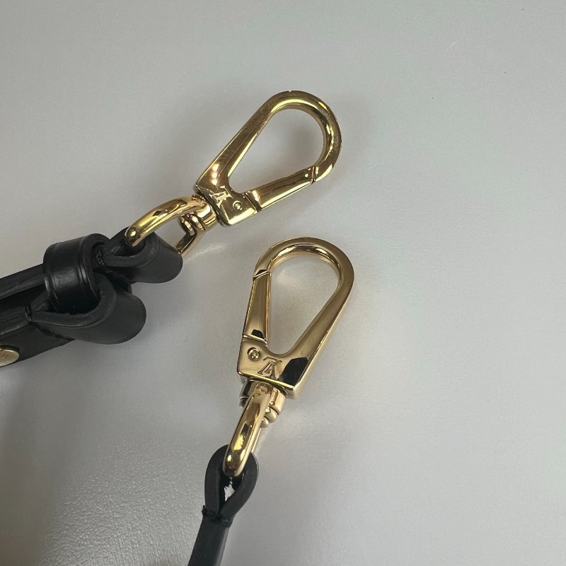 LV 黑水波紋皮革金銀轉釦TWIST包-10