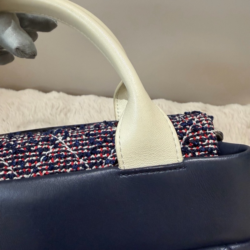 Chanel • 海軍藍牛皮銀釦毛呢鏈條包 2way 手提、斜背✔️-17