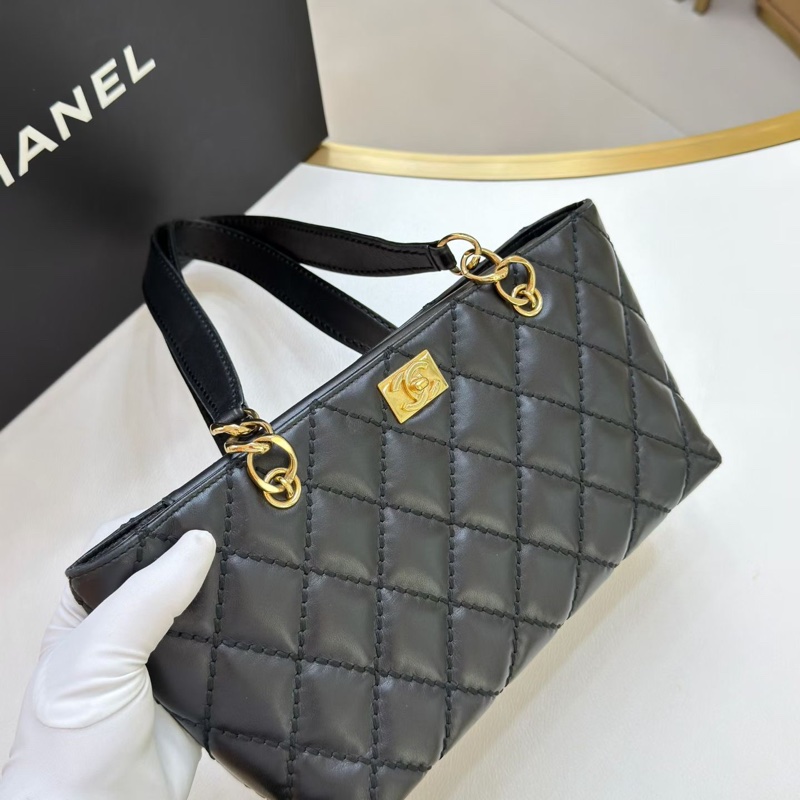 Chanel • 稀有黑金牛皮小Logo肩背包-3