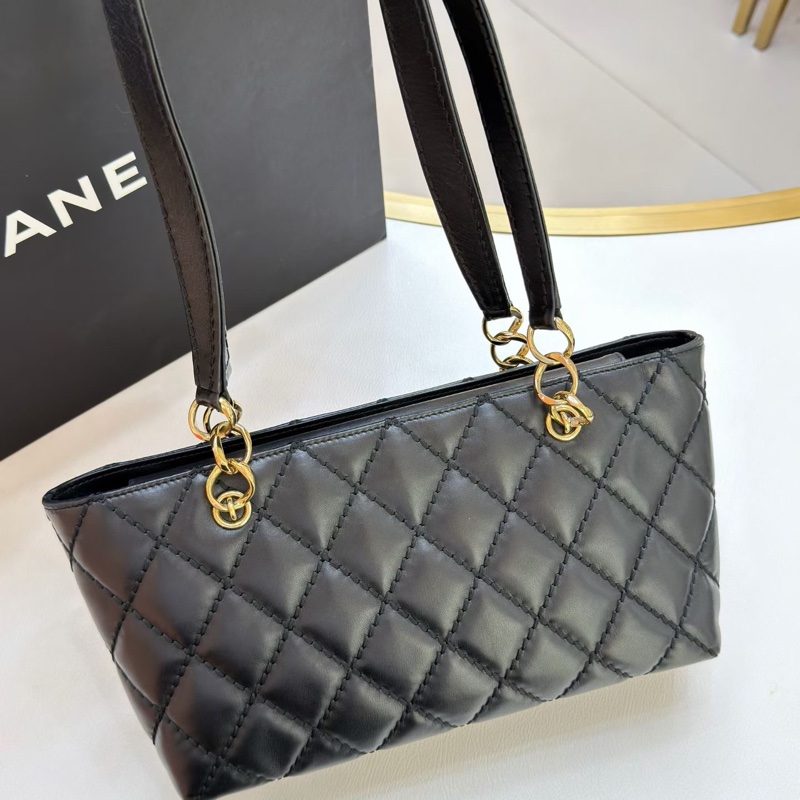 Chanel • 稀有黑金牛皮小Logo肩背包-5