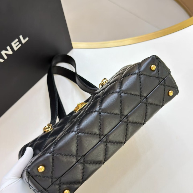 Chanel • 稀有黑金牛皮小Logo肩背包-6