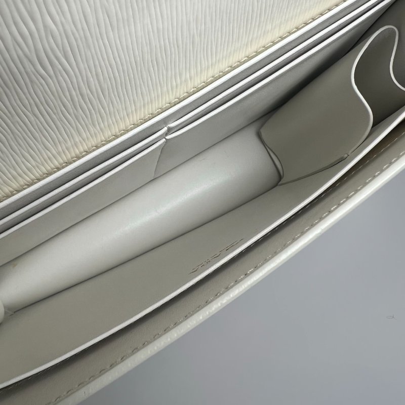 PRADA  白防刮掀蓋單肩包-6