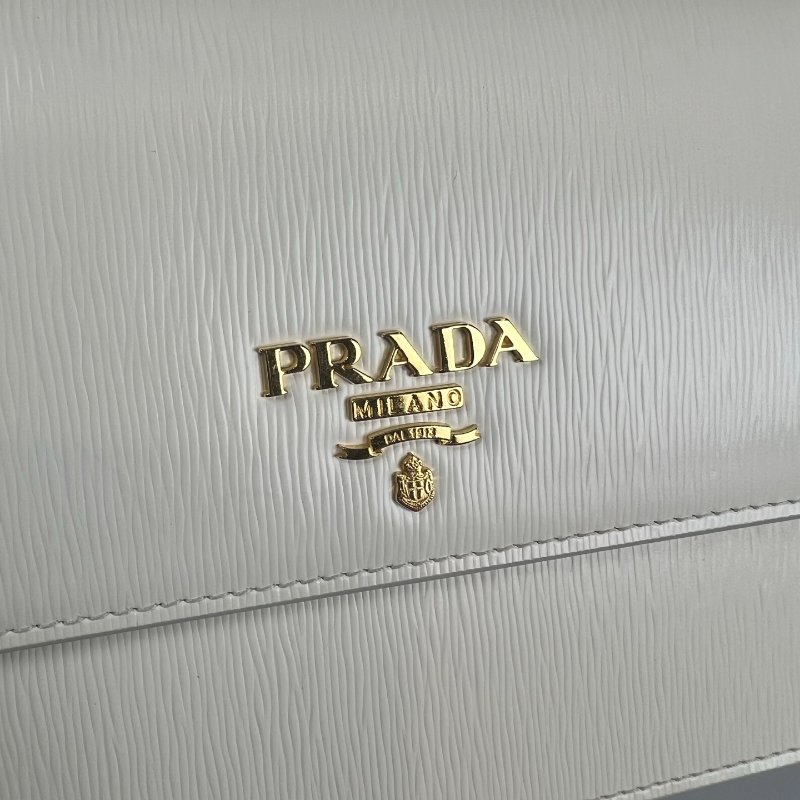 PRADA  白防刮掀蓋單肩包-7