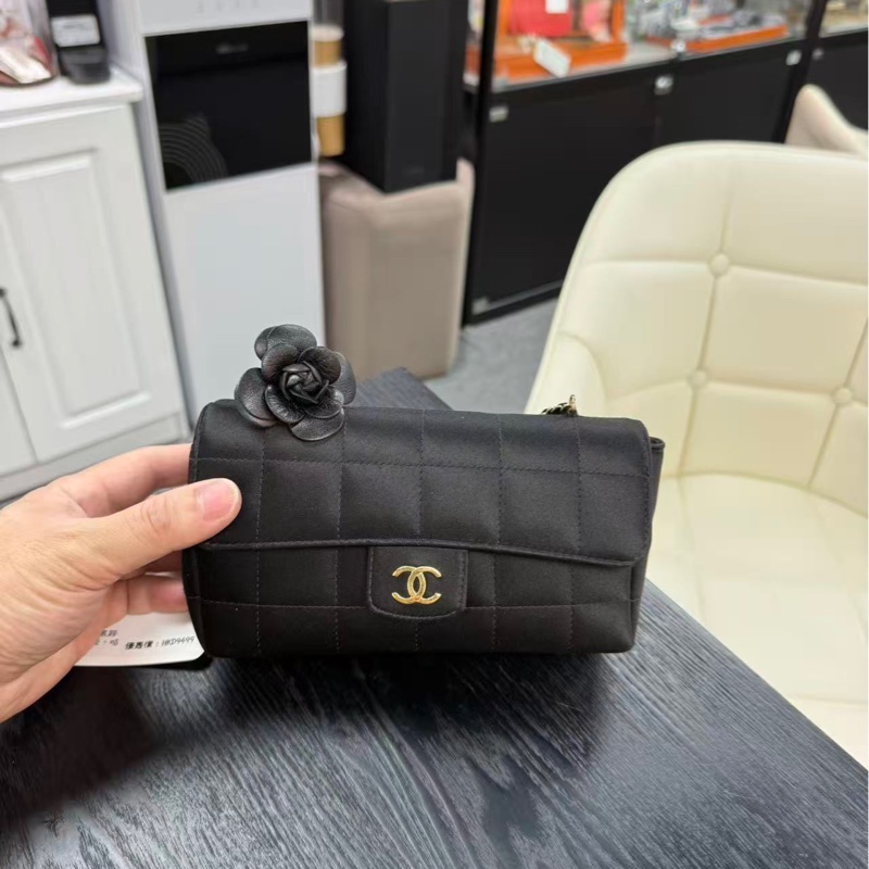 Chanel • 稀有黑金緞面山茶花Mini Cf-2
