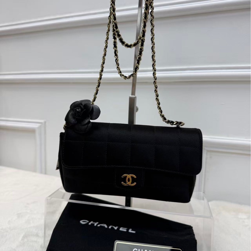 Chanel • 稀有黑金緞面山茶花Mini Cf-3