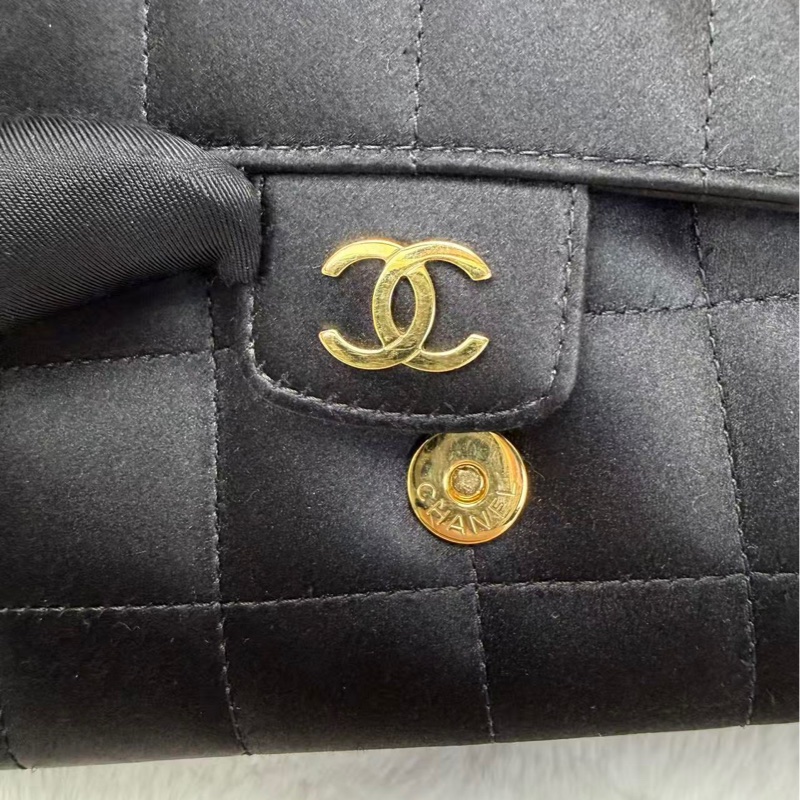 Chanel • 稀有黑金緞面山茶花Mini Cf-4