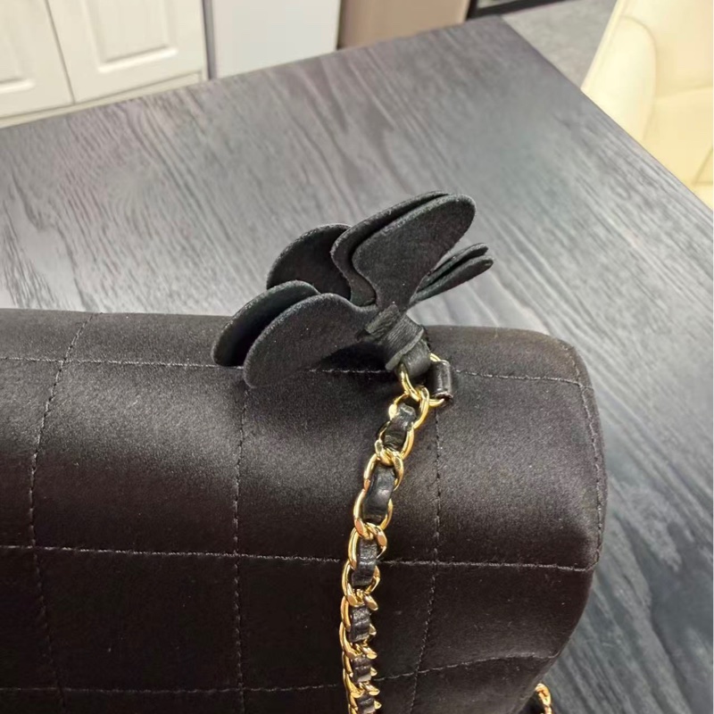 Chanel • 稀有黑金緞面山茶花Mini Cf-6