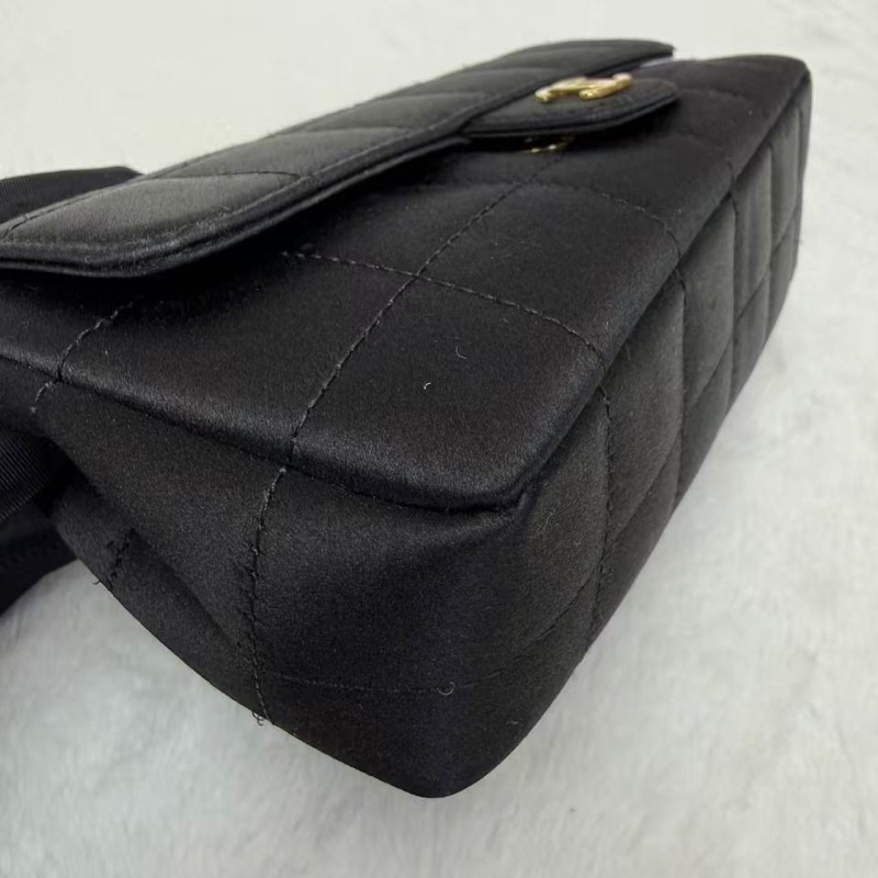 Chanel • 稀有黑金緞面山茶花Mini Cf-7