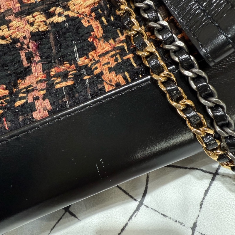 Chanel • 經典Gabrielle 黑金毛呢流浪包小號-3