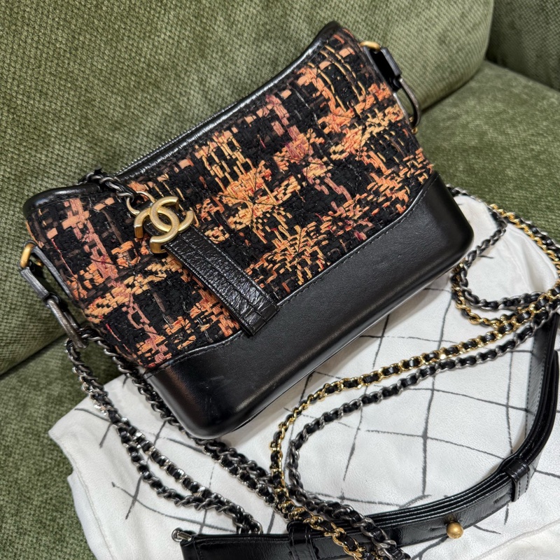 Chanel • 經典Gabrielle 黑金毛呢流浪包小號-4