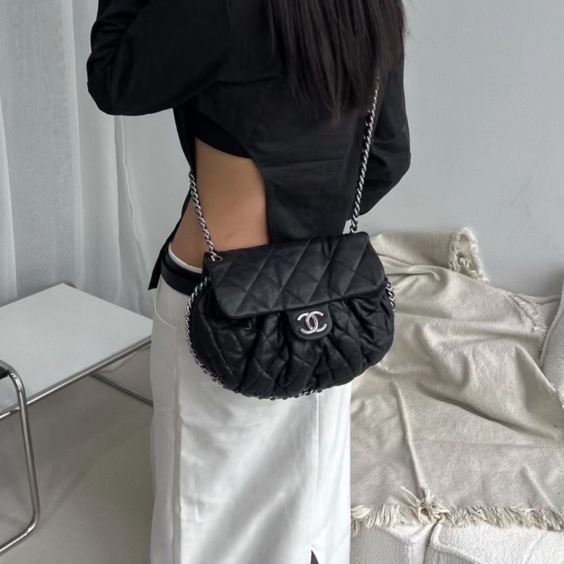 Chanel • 稀有黑銀牛皮滾邊鏈條南瓜包-1