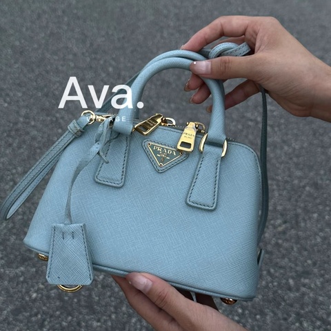 Prada • 經典十字紋牛皮迷你貝殼包 Baby Blue 寶寶藍
