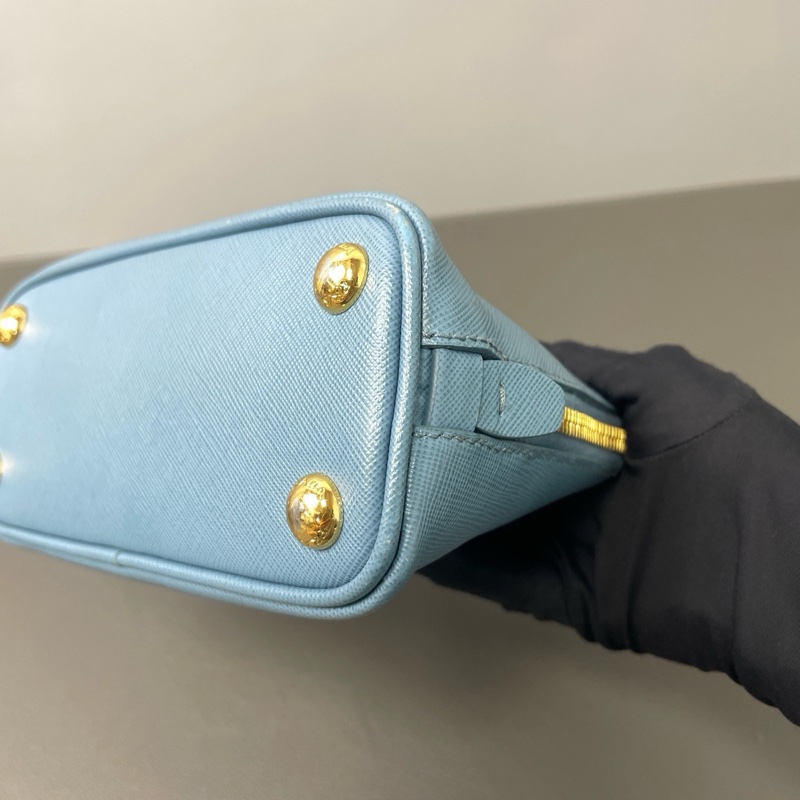 Prada • 經典十字紋牛皮迷你貝殼包 Baby Blue 寶寶藍-9