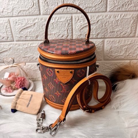 Louis Vuitton 路易威登 M55457 秀款 CANNES拼色手提/肩背圓桶包
