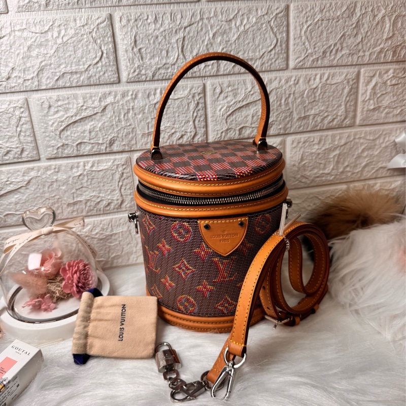 Louis Vuitton 路易威登 M55457 秀款 CANNES拼色手提/肩背圓桶包-1