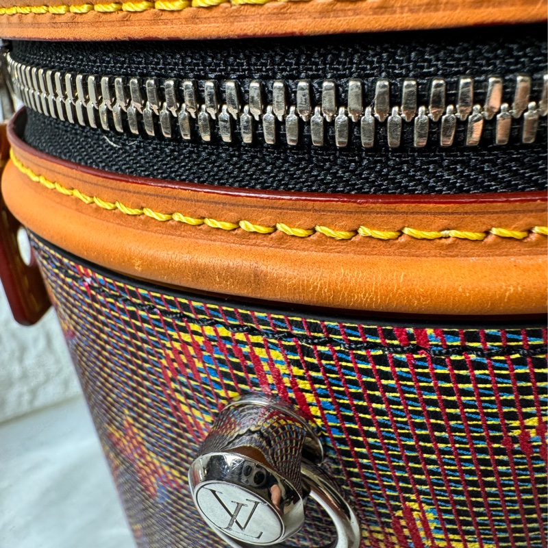 Louis Vuitton 路易威登 M55457 秀款 CANNES拼色手提/肩背圓桶包-11