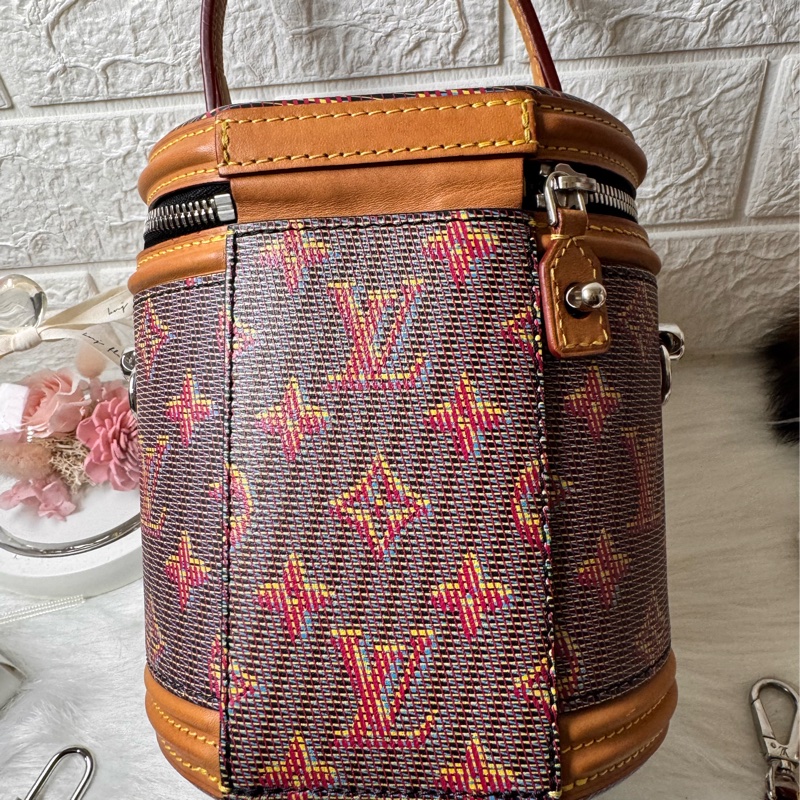 Louis Vuitton 路易威登 M55457 秀款 CANNES拼色手提/肩背圓桶包-13