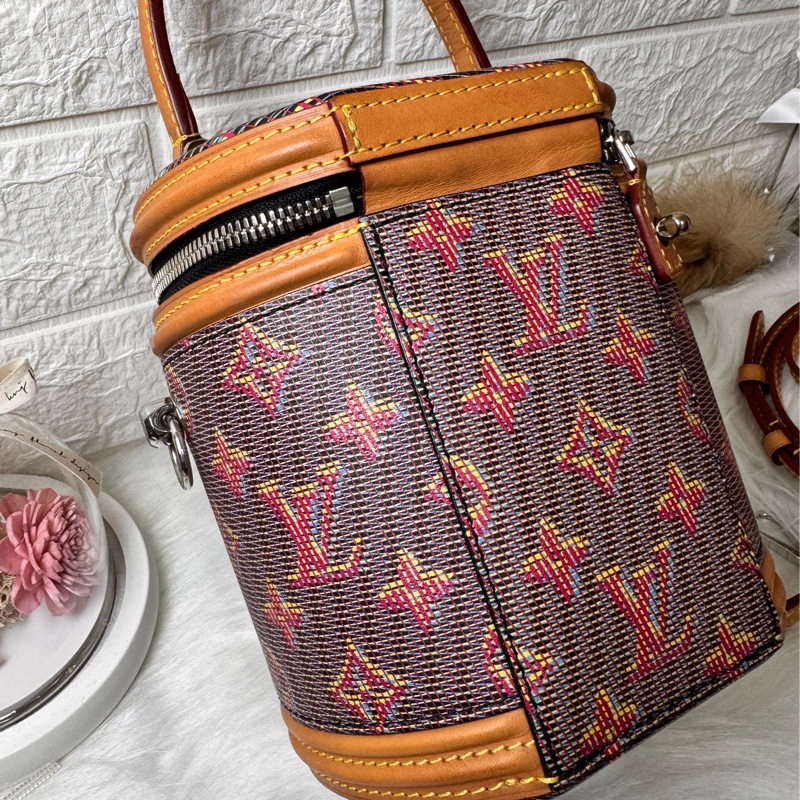 Louis Vuitton 路易威登 M55457 秀款 CANNES拼色手提/肩背圓桶包-14