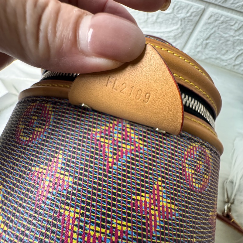 Louis Vuitton 路易威登 M55457 秀款 CANNES拼色手提/肩背圓桶包-17