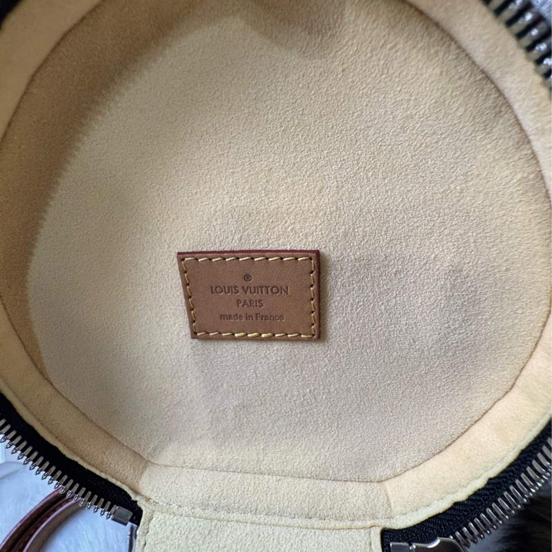 Louis Vuitton 路易威登 M55457 秀款 CANNES拼色手提/肩背圓桶包-24