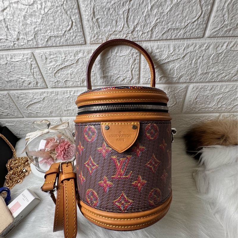 Louis Vuitton 路易威登 M55457 秀款 CANNES拼色手提/肩背圓桶包-28
