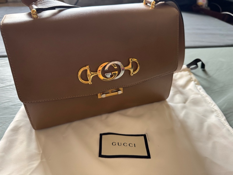 GUCCI 棕色牛皮 Zumi 系列肩斜包-1