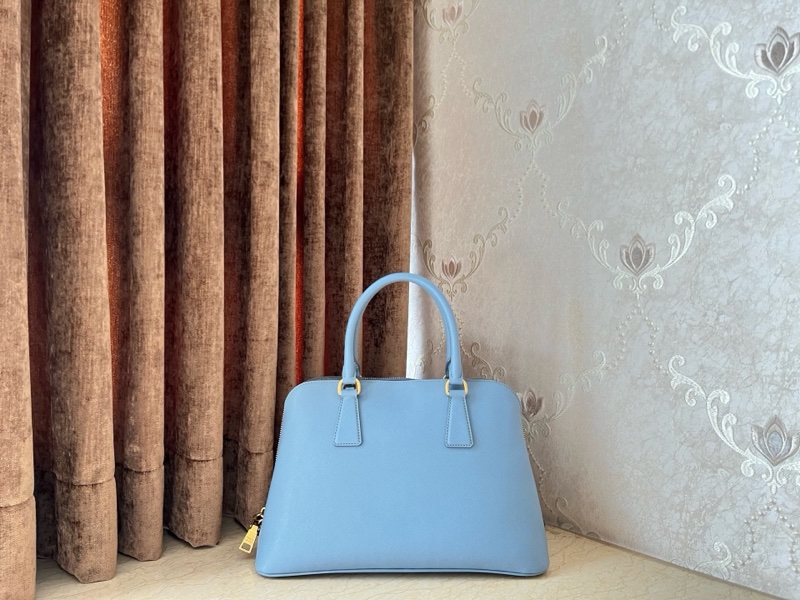 Prada • 經典十字紋牛皮貝殼包 Baby Blue 寶寶藍-1