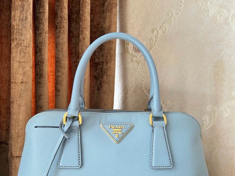 Prada • 經典十字紋牛皮貝殼包 Baby Blue 寶寶藍-4