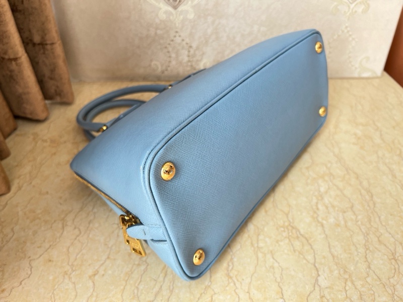 Prada • 經典十字紋牛皮貝殼包 Baby Blue 寶寶藍-6