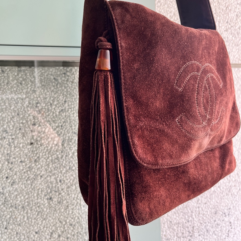 香奈兒 CHANEL 中古老香 可可棕色麂皮側背方包 通勤郵差包 流蘇吊飾-3