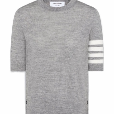Thom Browne 女士 羊毛四條紋T恤IT-36 IT-42碼模特身高：178CM，穿著40碼。